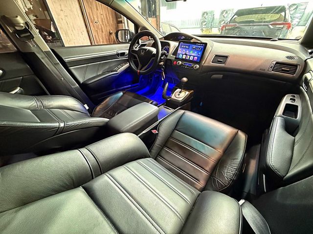 1.8 VTI-S  天窗 換檔快撥 定速 安卓機 導航 倒車顯影 恆溫  第14張相片