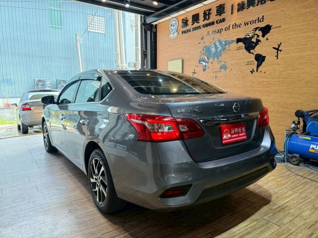 1.8 只跑6萬 豪華版 6安 循跡 定速 倒車顯影  ABS 代步首選  第4張相片