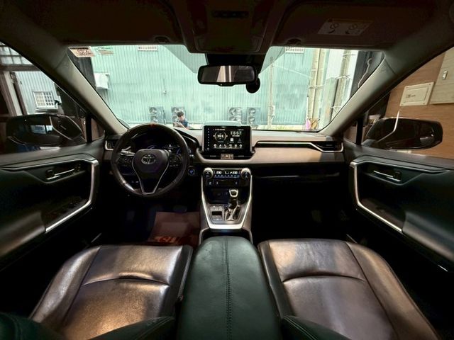 2.5油電旗艦 I-KEY 9安 電尾門 導航 ACC 環景 電動椅 車道偏移  第10張相片