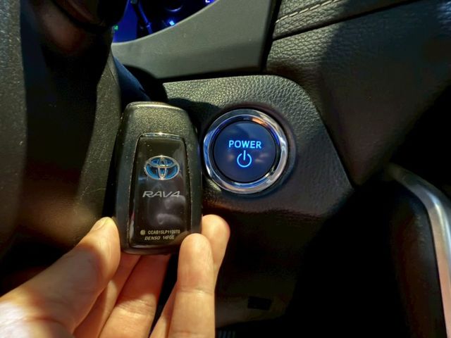 2.5油電旗艦 I-KEY 9安 電尾門 導航 ACC 環景 電動椅 車道偏移  第17張相片