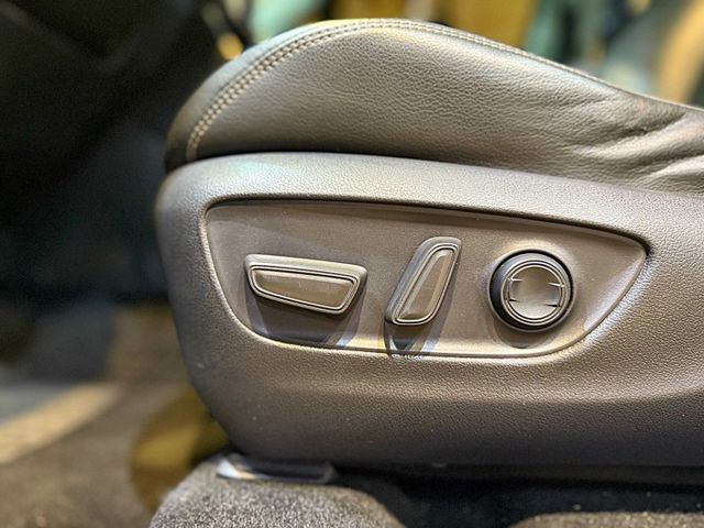 2.5油電旗艦 I-KEY 9安 電尾門 導航 ACC 環景 電動椅 車道偏移  第18張相片