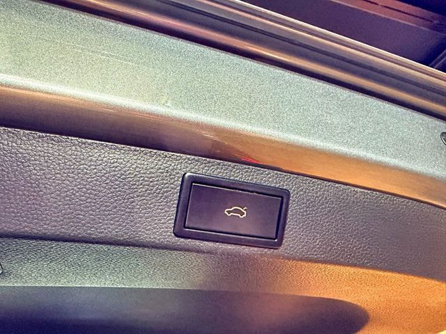 尊榮版 I-KEY 摸門 6安 電尾門 電動椅 循跡 車道偏移 定速 恆溫 盲點 ABS  第9張相片