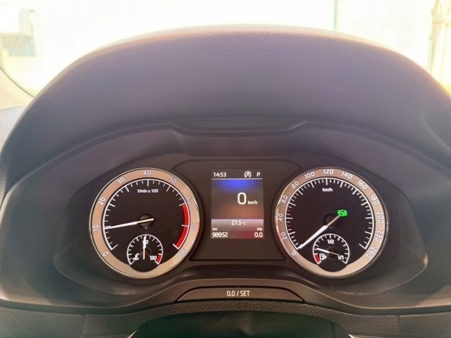 尊榮版 I-KEY 摸門 6安 電尾門 電動椅 循跡 車道偏移 定速 恆溫 盲點 ABS  第15張相片