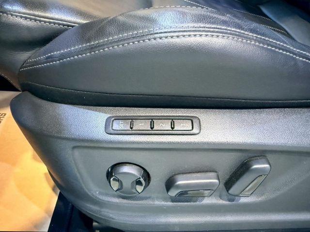 尊榮版 I-KEY 摸門 6安 電尾門 電動椅 循跡 車道偏移 定速 恆溫 盲點 ABS  第16張相片