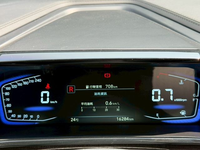 GLT-B I-KEY 6安 全景天窗 電尾門 摸門 導航 ACC 電滑門 環景 4電動椅 車道偏移 盲點 ABS  第5張相片