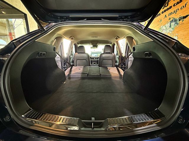 旗艦經典版 I-KEY 摸門 6安 電尾門 ACC 車道偏移 環景 雙電動椅 盲點 恆溫 定速 ABS  第7張相片