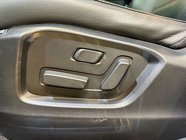 旗艦經典版 I-KEY 摸門 6安 電尾門 ACC 車道偏移 環景 雙電動椅 盲點 恆溫 定速 ABS  第16張相片