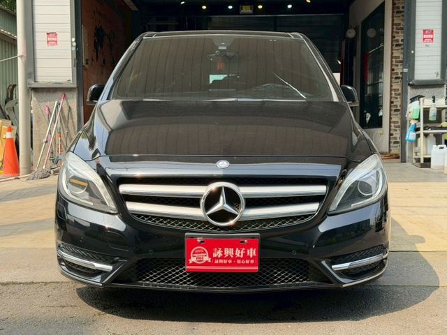 B200 全景天窗 9安 快撥 循跡 定速 雙電動椅 ABS  第1張相片