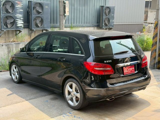 B200 全景天窗 9安 快撥 循跡 定速 雙電動椅 ABS  第3張相片