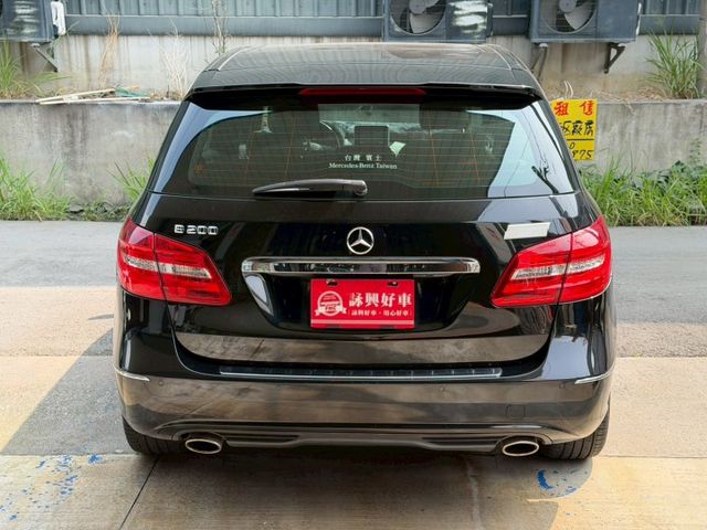 B200 全景天窗 9安 快撥 循跡 定速 雙電動椅 ABS  第4張相片