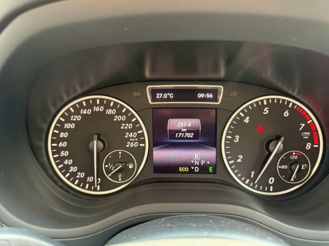 B200 全景天窗 9安 快撥 循跡 定速 雙電動椅 ABS  第5張相片