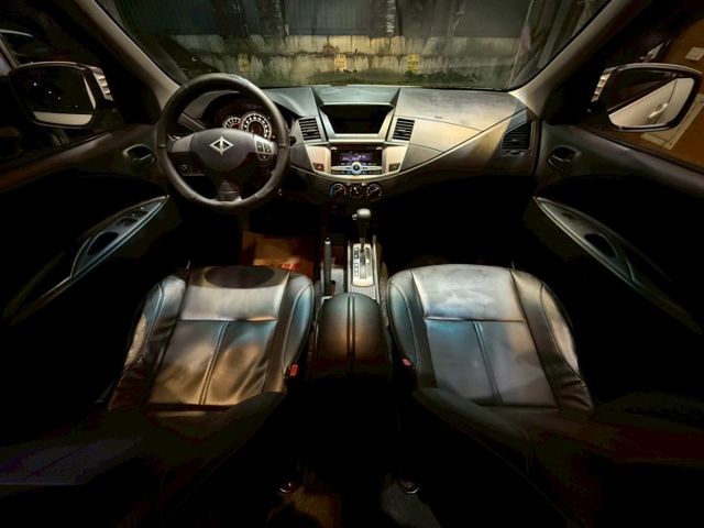 2.4精緻型  雙安 ABS 客貨兩用車 自用商用都方便 空間寬敞好運用  第9張相片