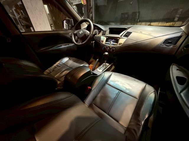 2.4精緻型  雙安 ABS 客貨兩用車 自用商用都方便 空間寬敞好運用  第11張相片