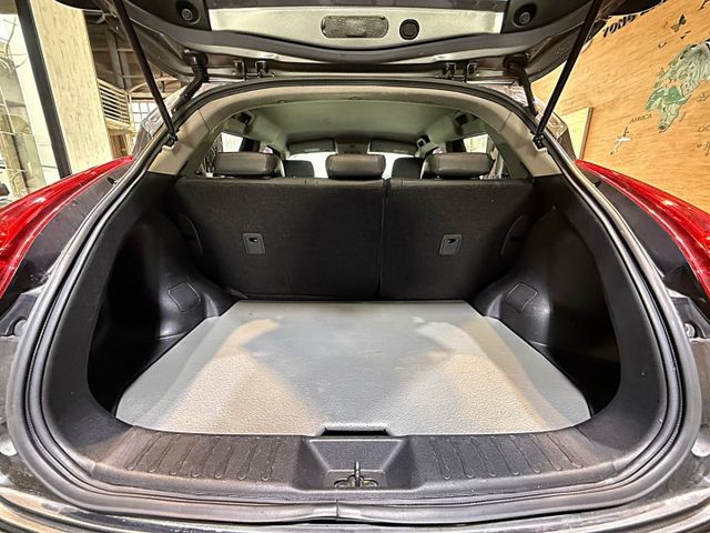 1.6自然進氣 只跑9萬  I-KEY 4安 摸門 導航 循跡 定速 恆溫 ABS  第7張相片