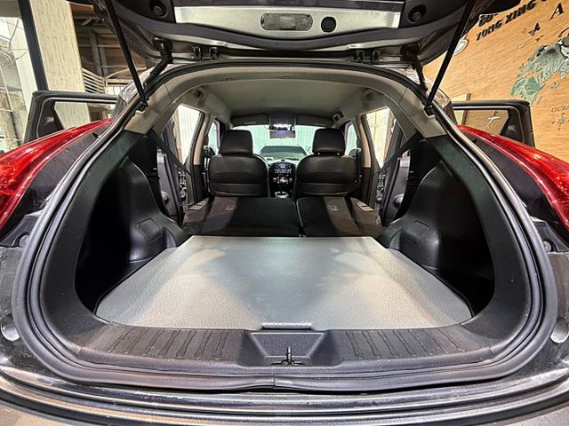 1.6自然進氣 只跑9萬  I-KEY 4安 摸門 導航 循跡 定速 恆溫 ABS  第8張相片