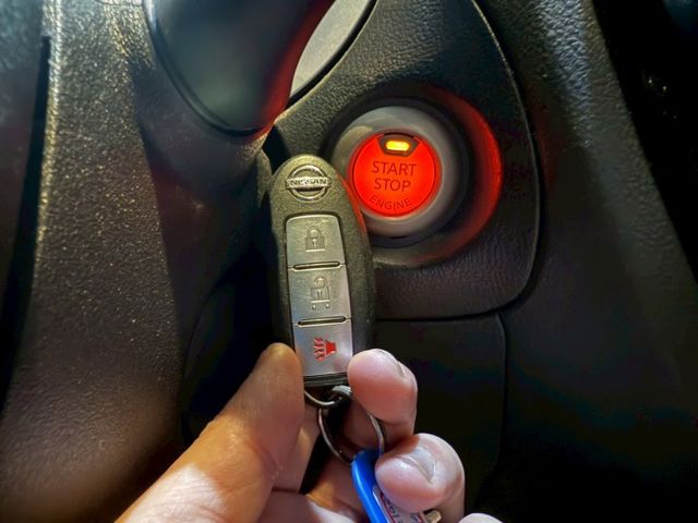 1.6自然進氣 只跑9萬  I-KEY 4安 摸門 導航 循跡 定速 恆溫 ABS  第19張相片