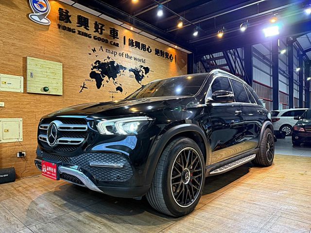 GLE450 4MATIC油電 7人座 全車犀牛皮I-KEY 摸門 電動椅 環景 液晶螢幕 導航 倒車顯影 新車390萬  第2張相片