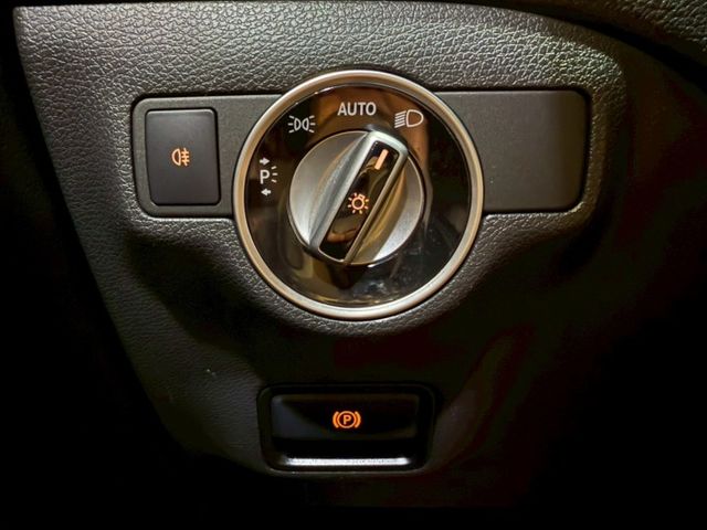 CLA200 I-KEY 快撥 電動椅 定速 恆溫 倒車顯影 多媒體影音 安全首選  第18張相片