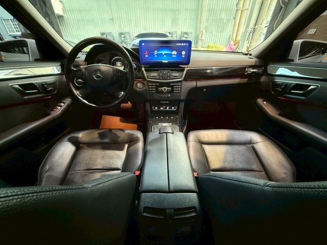 E300 4MATIC 旅行式 I-KEY 9安 摸門 電尾門 快撥 雙電動椅 恆溫 定速 循跡 盲點 ABS  第11張相片