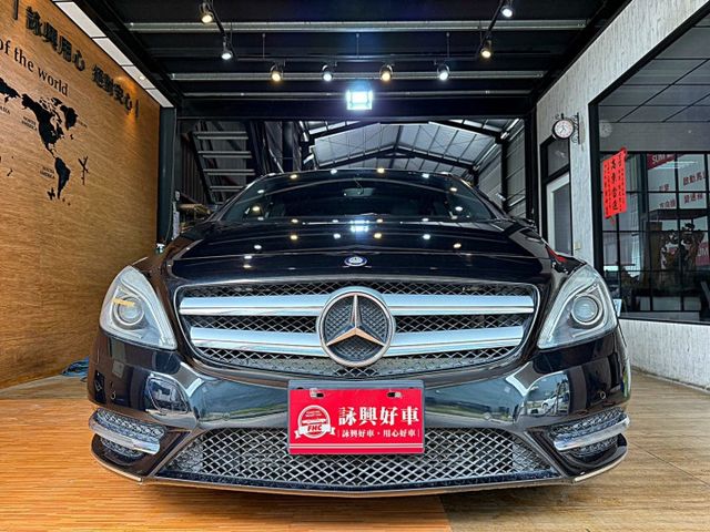 B200 全景天窗 9安 快撥 循跡 定速 雙電動椅 ABS  第3張相片
