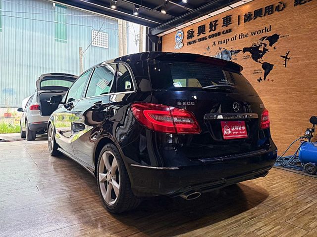 B200 全景天窗 9安 快撥 循跡 定速 雙電動椅 ABS  第4張相片