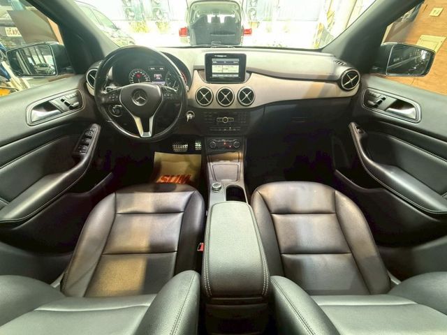 B200 全景天窗 9安 快撥 循跡 定速 雙電動椅 ABS  第10張相片