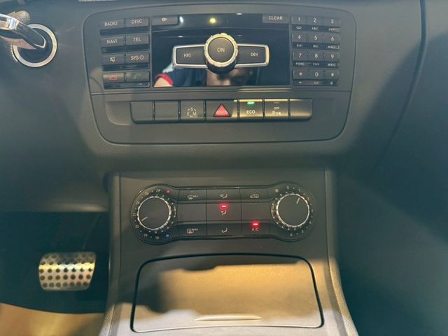 B200 全景天窗 9安 快撥 循跡 定速 雙電動椅 ABS  第19張相片
