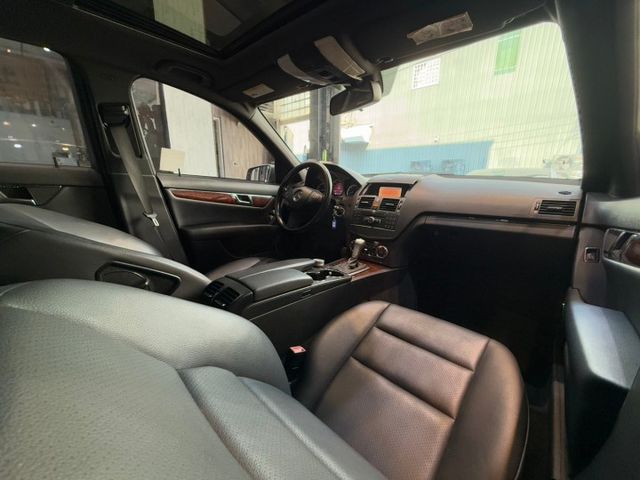 新車259萬 只跑16萬 天窗 6安 恆溫 電動椅 ABS 歐系底盤 安全首選  第11張相片