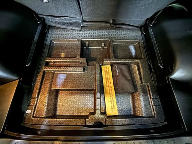 GLT-A I-KEY 6安 快撥 摸門 循跡 定速 ACC跟車 循跡 車道偏移 恆溫 盲點 ABS  第9張相片