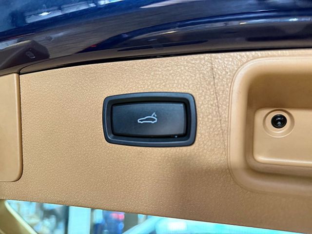 2.0 T 定速 電動尾門 快撥 倒車顯影 恆溫 循跡防滑 記憶電動椅 電折後視鏡  第8張相片