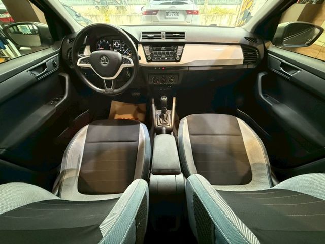 1.2TSI I-KEY 6安 定速 倒車顯影 ABS 安全首選  第9張相片