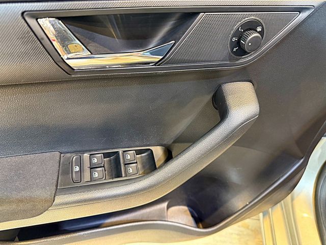 1.2TSI I-KEY 6安 定速 倒車顯影 ABS 安全首選  第19張相片