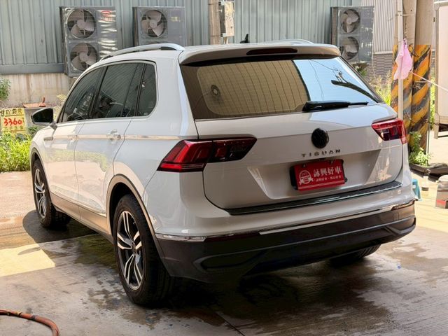 改款1.5 280 TSI I-KEY 7安 摸門 快撥 電尾門 導航 ACC跟車 360環景 電動椅 盲點 恆溫  第3張相片