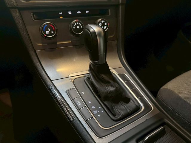 1.2 TSI TL 只跑8萬 電動後視鏡 歐系底盤 安全又穩固  第18張相片
