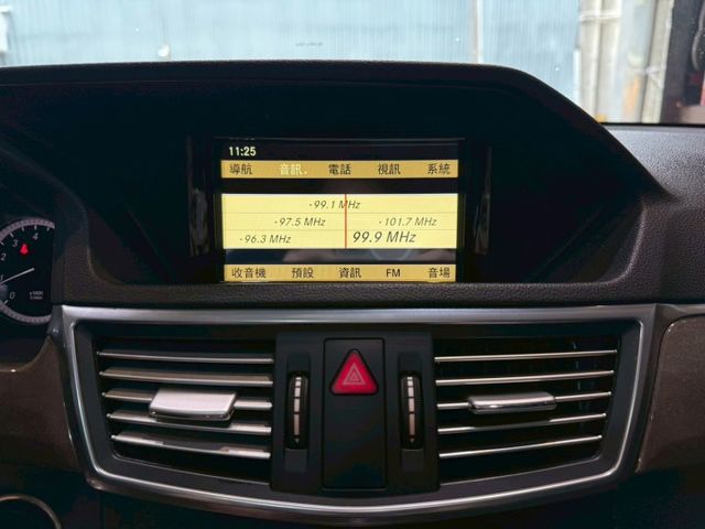 E300 ELEGANCE 快撥 定速 電動椅 多功能方向盤 恆溫 安全首選  第16張相片