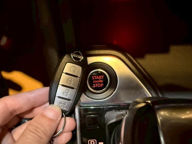 智駕尊爵版 I-KEY 6安 摸門 ACC跟車 360環景 倒車顯影 循跡 定速 恆溫 盲點 ABS  第17張相片