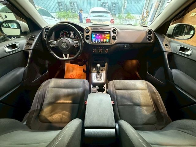 1.4TSI 只跑11萬 I-KEY 10安 摸門 導航 循跡 倒車顯影 定速 ABS  第10張相片