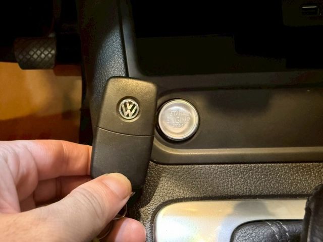 1.4TSI 只跑11萬 I-KEY 10安 摸門 導航 循跡 倒車顯影 定速 ABS  第18張相片
