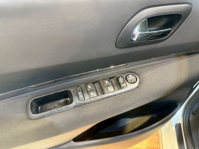 1.6 e-HDi Design 全景天窗 6安 快撥 循跡 定速 恆溫 ABS  第5張相片