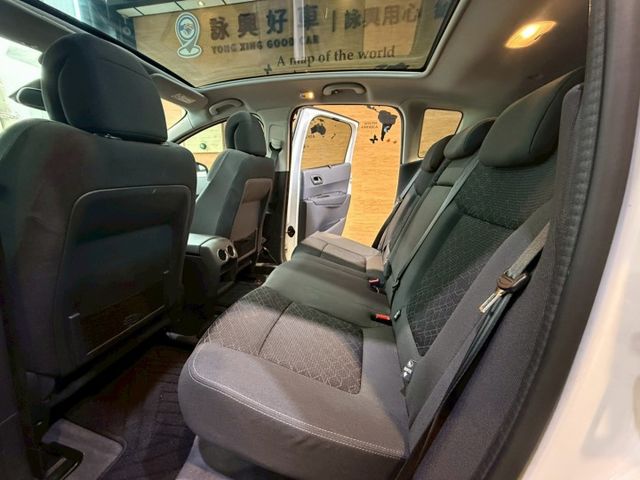 1.6 e-HDi Design 全景天窗 6安 快撥 循跡 定速 恆溫 ABS  第12張相片