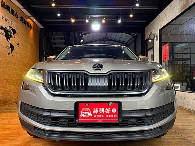 1.4TSI 豪華菁英版 I-KEY 電尾門 摸門 10安 ACC跟車 環景 電動椅 盲點 ABS  第3張相片