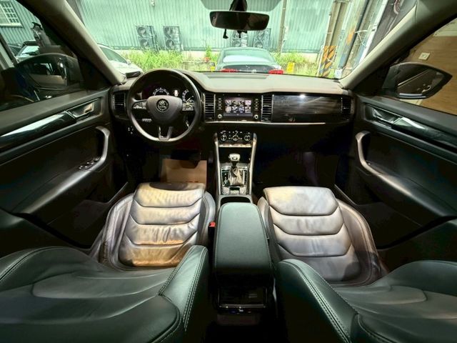 1.4TSI 豪華菁英版 I-KEY 電尾門 摸門 10安 ACC跟車 環景 電動椅 盲點 ABS  第9張相片