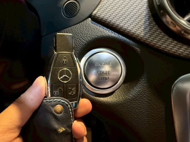 GLA180 I-KEY 8安 電尾門 快撥 定速 電動椅 恆溫 安全首選  第13張相片