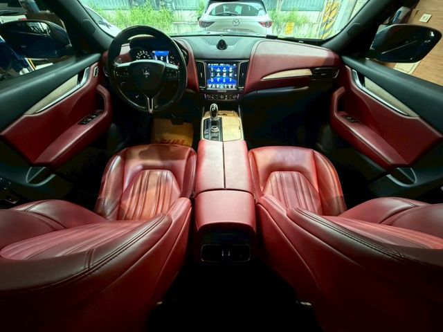 只跑8萬 Levante 350 Luxury I-KEY 電動椅 快撥 360環景 倒車顯影 電尾門  第9張相片