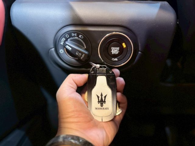 只跑8萬 Levante 350 Luxury I-KEY 電動椅 快撥 360環景 倒車顯影 電尾門  第17張相片