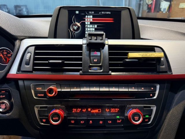 320I GT 全車M套件 四出+閥門 升降尾翼 天窗 I-KEY 電動椅 碳纖維方向盤 倒車顯影  第14張相片