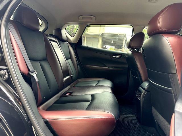 NISSAN日產 TIIDA  第16張相片