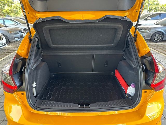 FORD福特 FOCUS ST  第20張相片