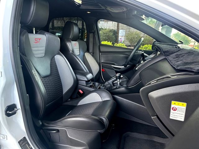 FORD福特 FOCUS ST  第12張相片