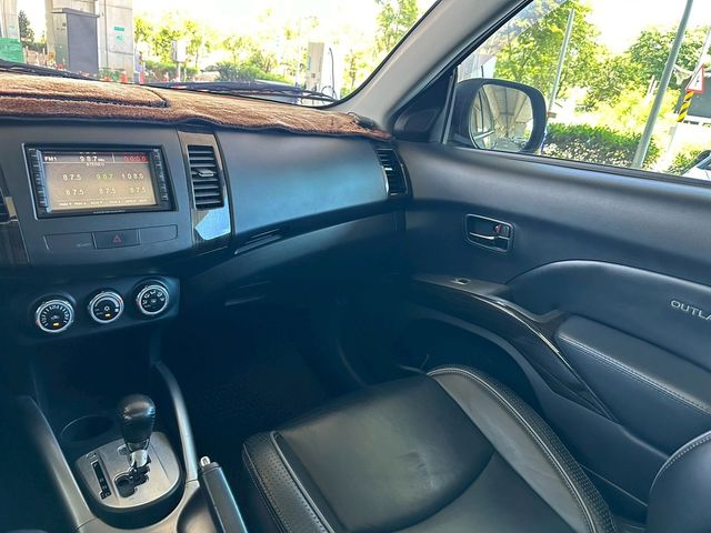 MITSUBISHI三菱 OUTLANDER  第8張相片